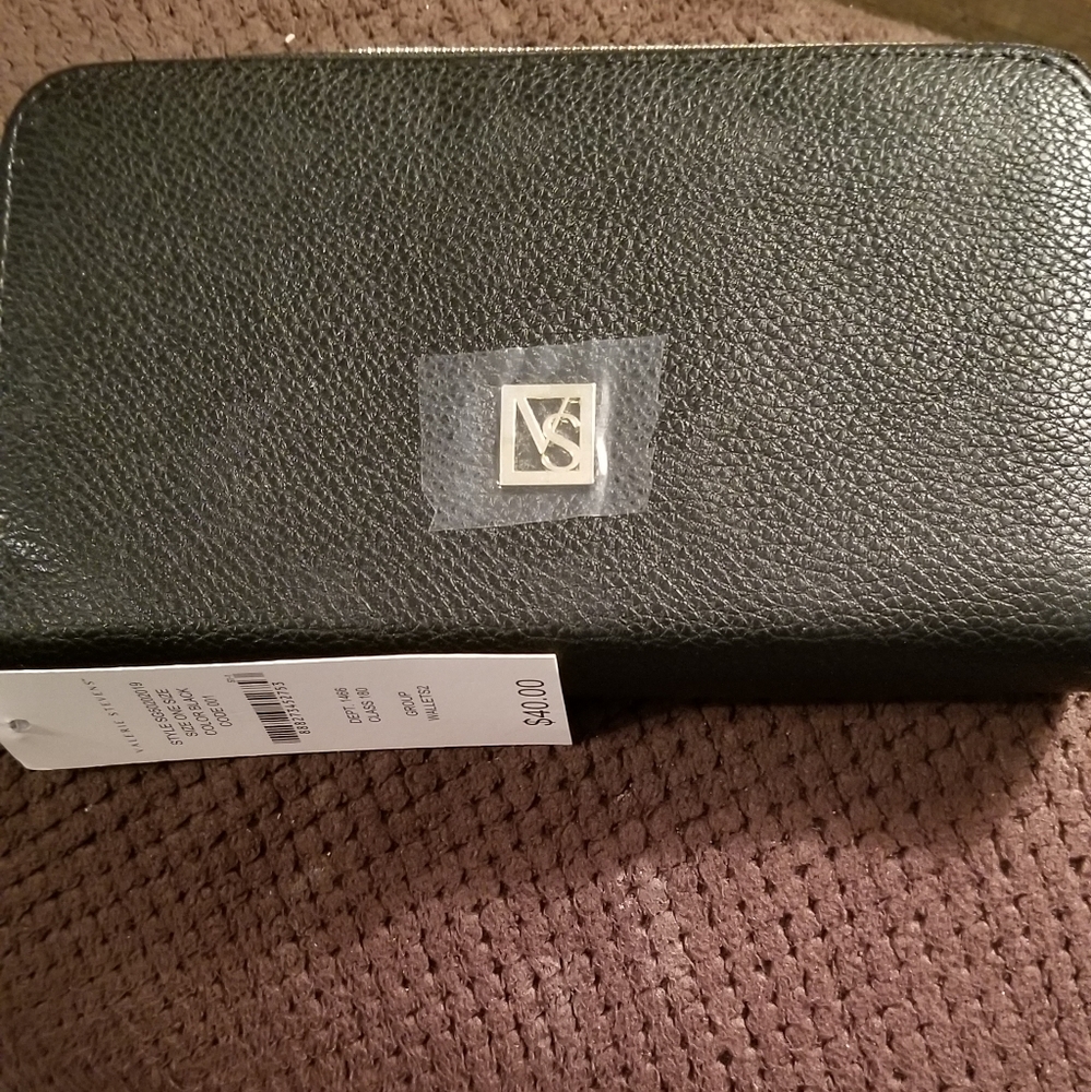 NWT VALERIE STEVENS WALLET.